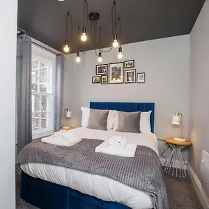 Bateman, Modern Centre Sleeps 6 Apartment York
